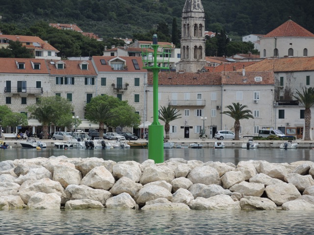 Postavljanje lučkog svjetla Luka Makarska, glava novog lukobrana